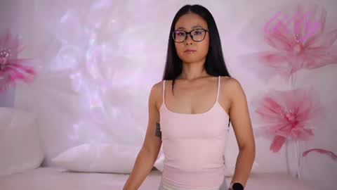 Snapshot of _lillilly_ chatting on August 5, 5:43 am _lillilly_ online show from August 5, 5:43 am