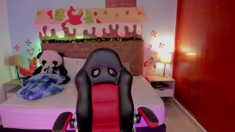 Liily online show from December 4, 8:06 pm