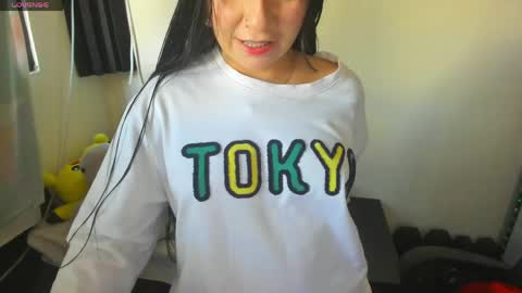 Snapshot of _litle_mily_ chatting on May 6, 9:53 pm Mily online show from May 6, 9:53 pm