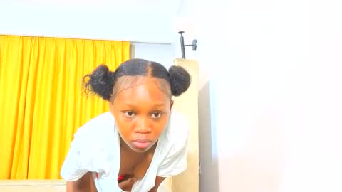 Littlevenus online show from April 16, 2:12 am