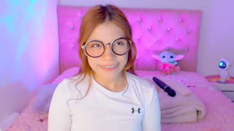 Snapshot of _lloou_ chatting on December 17, 10:54 pm Sofia 3 online show from December 17, 10:54 pm