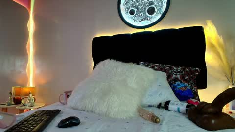 Lorrayne online show from April 4, 12:35 pm