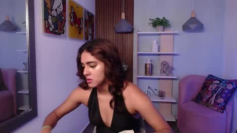 Snapshot of _lucy_grey chatting on May 19, 11:05 am Lucy online show from May 19, 11:05 am
