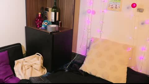 Snapshot of _lucy_white_ chatting on December 4, 3:48 am Lucy online show from December 4, 3:48 am