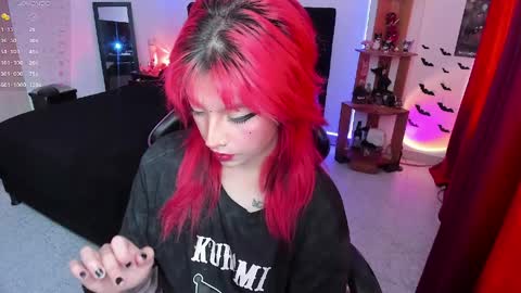 Snapshot of _lucyx__ chatting on April 13, 9:31 pm Queen. Help me reach 100 thumbs up online show from April 13, 9:31 pm