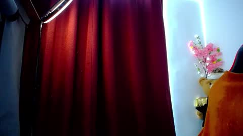 _luna10 online show from December 13, 9:42 pm