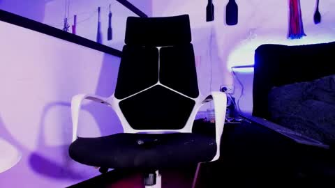 Snapshot of _luna_parisi chatting on January 5, 9:15 am MISS LUNA online show from January 5, 9:15 am