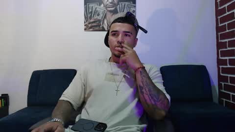 Snapshot of _luxury_23 chatting on May 14, 2:35 pm STIVEN online show from May 14, 2:35 pm