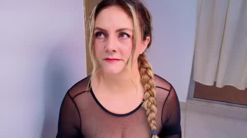 Snapshot of _madamemature_ chatting on May 1, 5:39 pm Lady Chanel online show from May 1, 5:39 pm