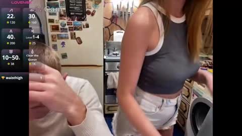 Snapshot of _magic_kis chatting on November 21, 6:23 am _magic_kis online show from November 21, 6:23 am