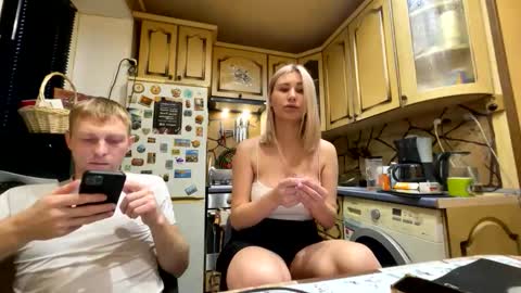 Snapshot of _magic_kis chatting on April 5, 4:04 pm _magic_kis online show from April 5, 4:04 pm