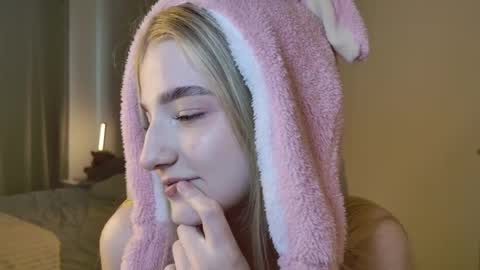 Snapshot of _magic_smile chatting on April 10, 1:38 pm Anna online show from April 10, 1:38 pm