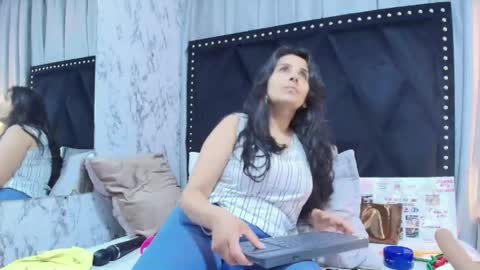 Snapshot of _marcela__ chatting on June 4, 11:27 am _marcela__ online show from June 4, 11:27 am