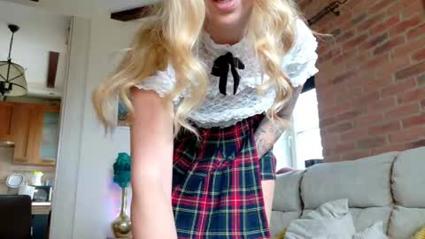 Snapshot of _mari_ chatting on May 7, 8:09 am _mari_ online show from May 7, 8:09 am