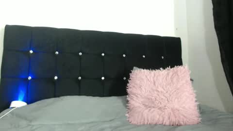 Snapshot of _maria__maria chatting on December 11, 10:06 pm _maria__maria online show from December 11, 10:06 pm
