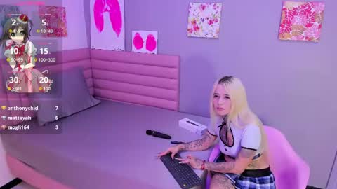 Snapshot of _mariangel1 chatting on June 17, 4:37 am _mariangel1 online show from June 17, 4:37 am