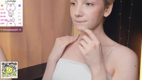 Snapshot of _medal_of_horny_ chatting on June 5, 7:14 am Elva and Kate online show from June 5, 7:14 am
