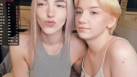 Snapshot of _medal_of_horny_ chatting on July 12, 6:37 am Elva and Kate online show from July 12, 6:37 am