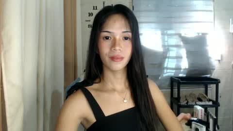 Snapshot of _mellyxxx chatting on June 16, 7:00 am Melly online show from June 16, 7:00 am
