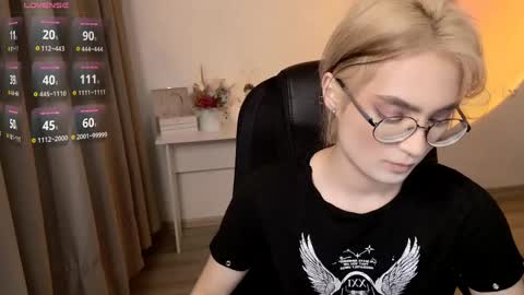 _meow_neko_ online show from April 21, 2:51 am