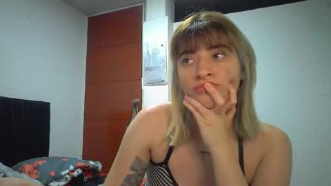 Mia-foster online show from April 4, 2:32 am