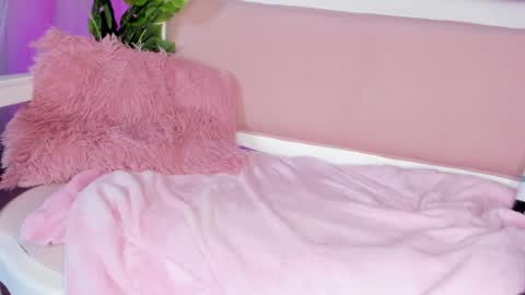 mia online show from November 19, 1:16 am