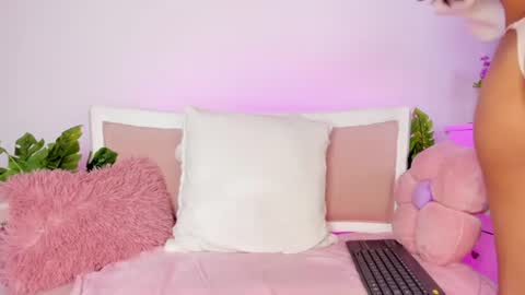 Snapshot of _mia_sweett1 chatting on July 11, 10:18 am mia online show from July 11, 10:18 am