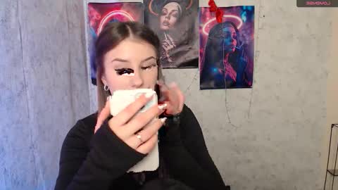 Mia online show from January 16, 2:43 pm