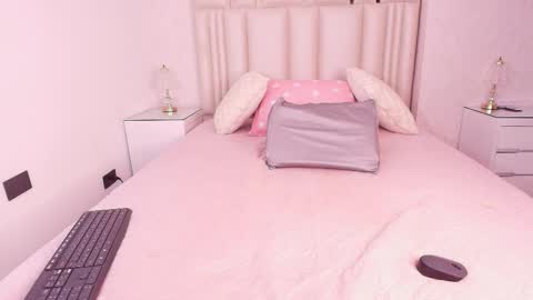 Mia  online show from March 18, 11:57 am