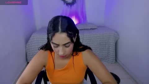Snapshot of _miavelvett chatting on July 6, 8:22 pm Mia online show from July 6, 8:22 pm