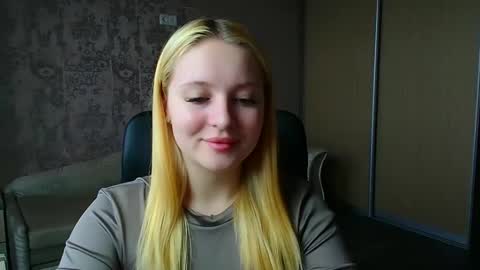 Snapshot of _mila_la_ chatting on April 20, 9:56 am Melanie online show from April 20, 9:56 am