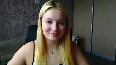 Snapshot of _mila_la_ chatting on April 21, 11:49 am Melanie online show from April 21, 11:49 am