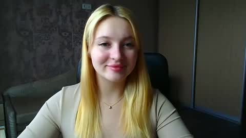 Snapshot of _mila_la_ chatting on April 23, 9:08 am Melanie online show from April 23, 9:08 am