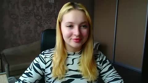 Snapshot of _mila_la_ chatting on April 27, 10:57 am Melanie online show from April 27, 10:57 am