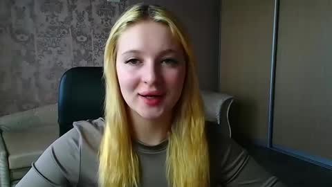 Snapshot of _mila_la_ chatting on April 29, 12:09 pm Melanie online show from April 29, 12:09 pm