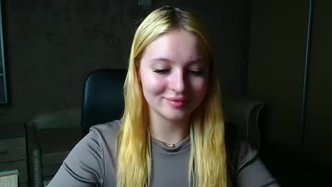 Snapshot of _mila_la_ chatting on April 29, 5:30 pm Melanie online show from April 29, 5:30 pm
