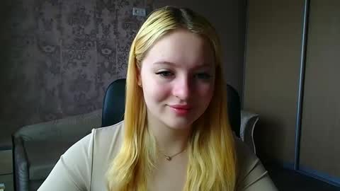 Snapshot of _mila_la_ chatting on April 30, 8:53 am Melanie online show from April 30, 8:53 am
