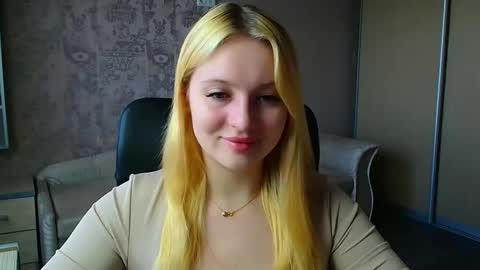 Snapshot of _mila_la_ chatting on May 2, 11:04 am Melanie online show from May 2, 11:04 am