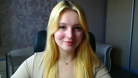 Snapshot of _mila_la_ chatting on May 5, 9:28 am Melanie online show from May 5, 9:28 am