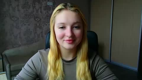 Snapshot of _mila_la_ chatting on May 11, 9:15 am Melanie online show from May 11, 9:15 am