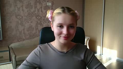 Snapshot of _mila_la_ chatting on May 11, 2:45 pm Melanie online show from May 11, 2:45 pm