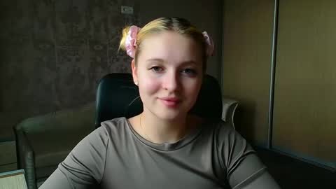 Snapshot of _mila_la_ chatting on May 11, 4:04 pm Melanie online show from May 11, 4:04 pm