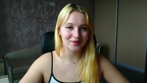 Snapshot of _mila_la_ chatting on May 13, 11:29 am Melanie online show from May 13, 11:29 am