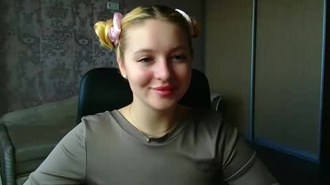 Snapshot of _mila_la_ chatting on May 16, 10:36 am Melanie online show from May 16, 10:36 am