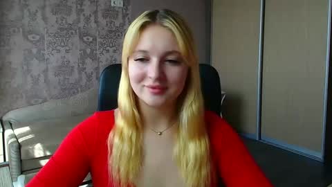 Snapshot of _mila_la_ chatting on May 19, 12:33 pm Melanie online show from May 19, 12:33 pm