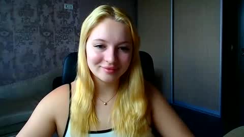 Snapshot of _mila_la_ chatting on June 1, 9:22 am Melanie online show from June 1, 9:22 am