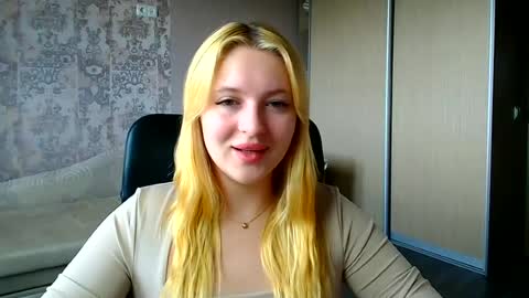 Snapshot of _mila_la_ chatting on June 25, 11:59 am Melanie online show from June 25, 11:59 am
