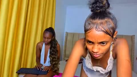 Mimi online show from March 14, 2:11 pm