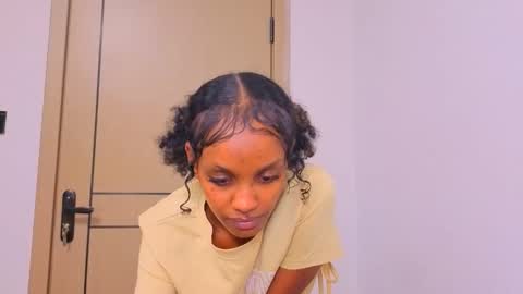 Mimi online show from April 5, 2:58 pm