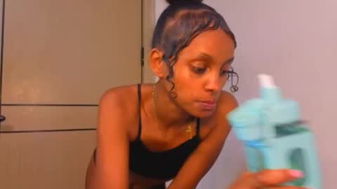 Mimi online show from April 12, 2:33 pm